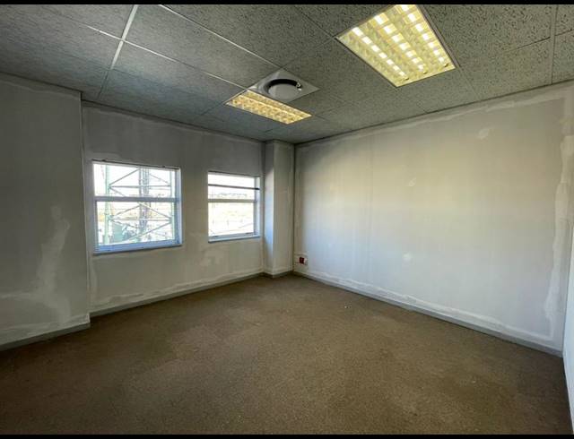 BUSINESS PROPERTY TO RENT IN MIDSTREAM ESTATE